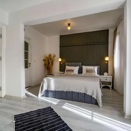 Bugras Serenity Alacati Hotel *