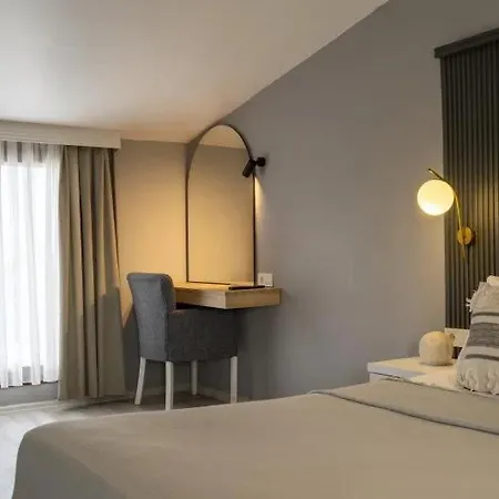 Bugras Serenity Alacati Hotel *