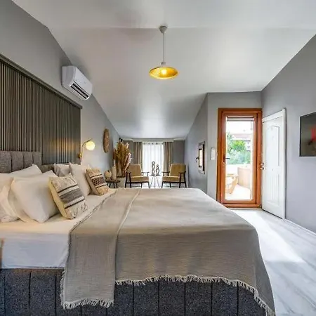 Bugras Serenity Alacati Hotel *